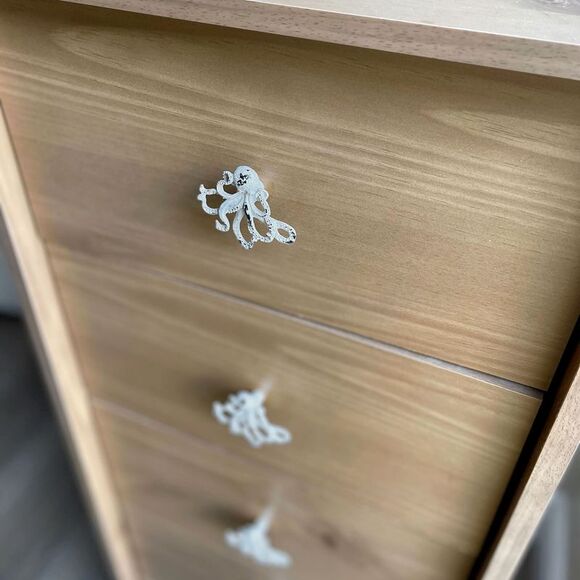 Set of 6 Distressed Finish Coastal White Cast Iron Octopus Drawer Pulls - Picture 4 of 4
